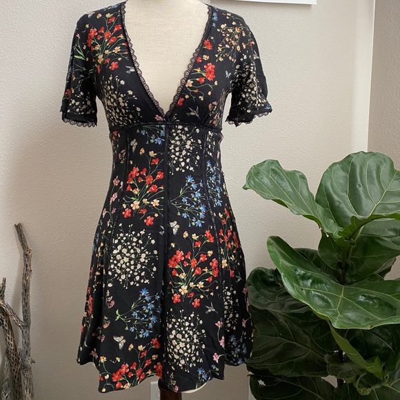 Alice + Olivia Dresses & Skirts - Alice and Olivia black floral mini dress